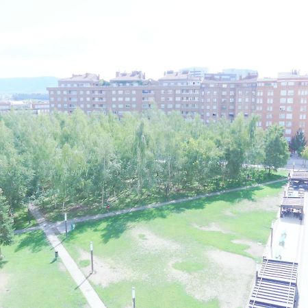 Apartamento Luminoso, Funcional Y Amplio En Zona Hospitalaria Pamplona Kültér fotó