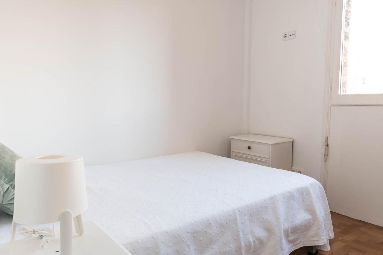 Apartamento Luminoso, Funcional Y Amplio En Zona Hospitalaria Pamplona Kültér fotó
