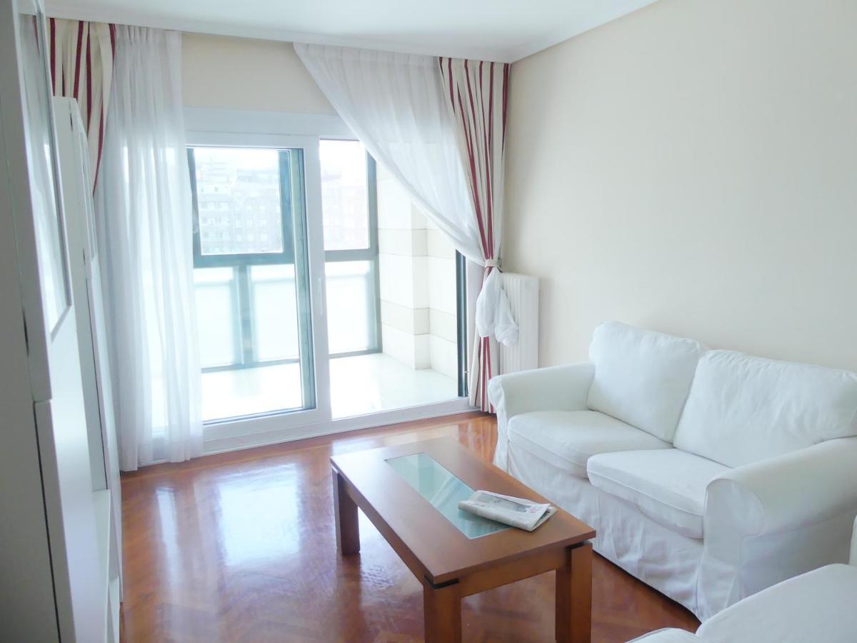 Apartamento Luminoso, Funcional Y Amplio En Zona Hospitalaria Pamplona Kültér fotó