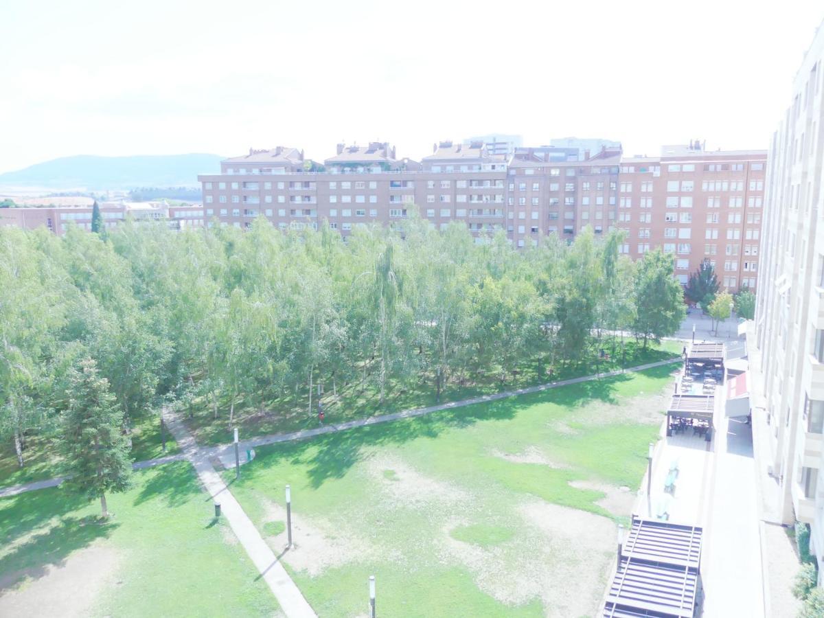 Apartamento Luminoso, Funcional Y Amplio En Zona Hospitalaria Pamplona Kültér fotó