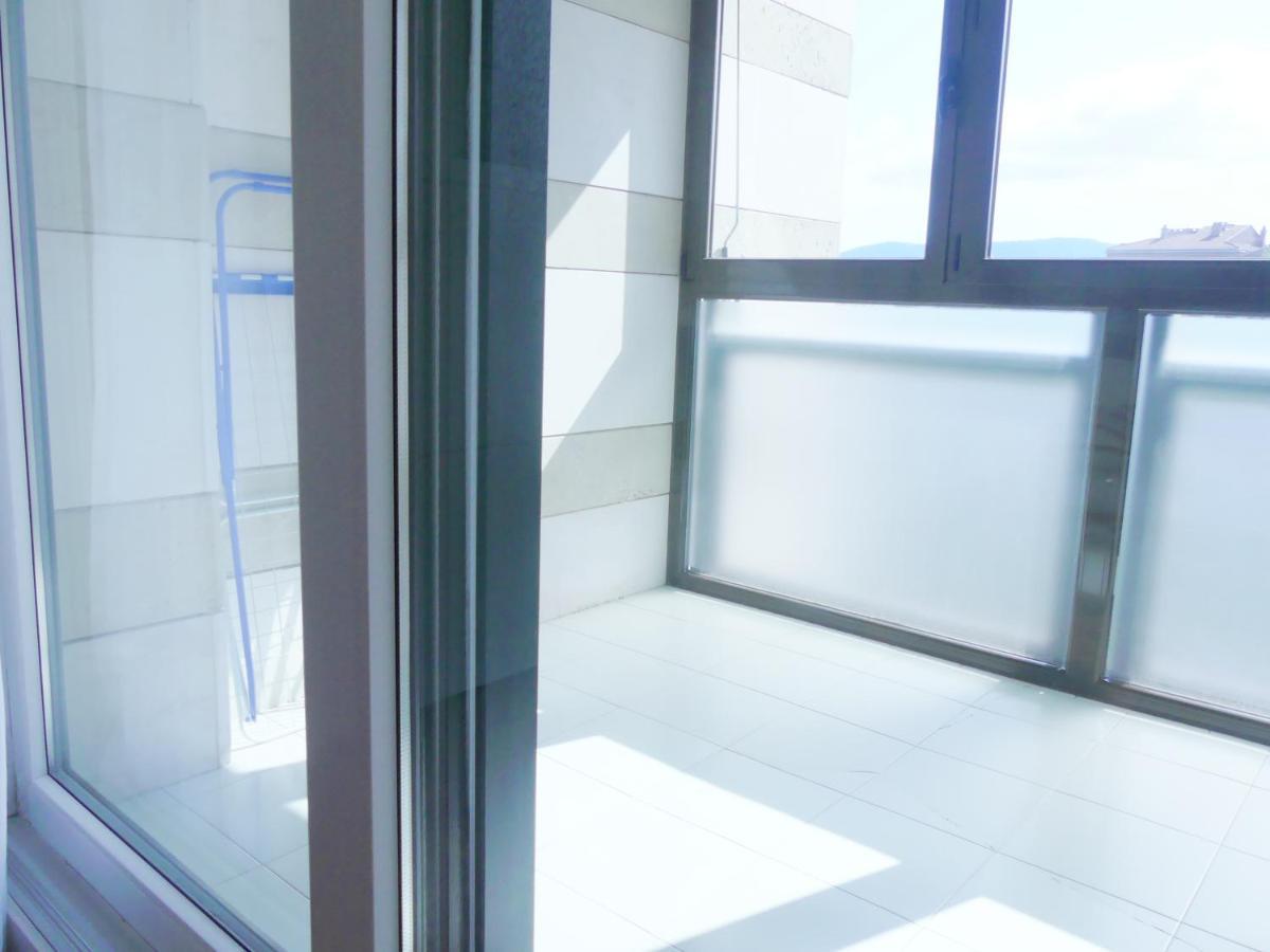 Apartamento Luminoso, Funcional Y Amplio En Zona Hospitalaria Pamplona Kültér fotó