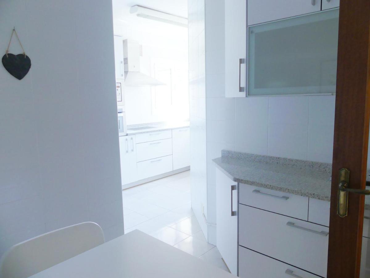 Apartamento Luminoso, Funcional Y Amplio En Zona Hospitalaria Pamplona Kültér fotó