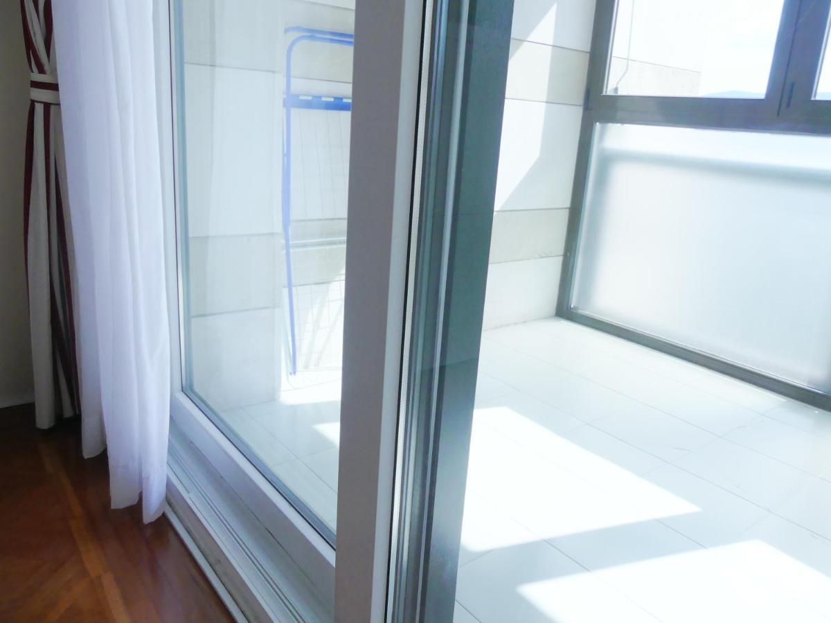 Apartamento Luminoso, Funcional Y Amplio En Zona Hospitalaria Pamplona Kültér fotó