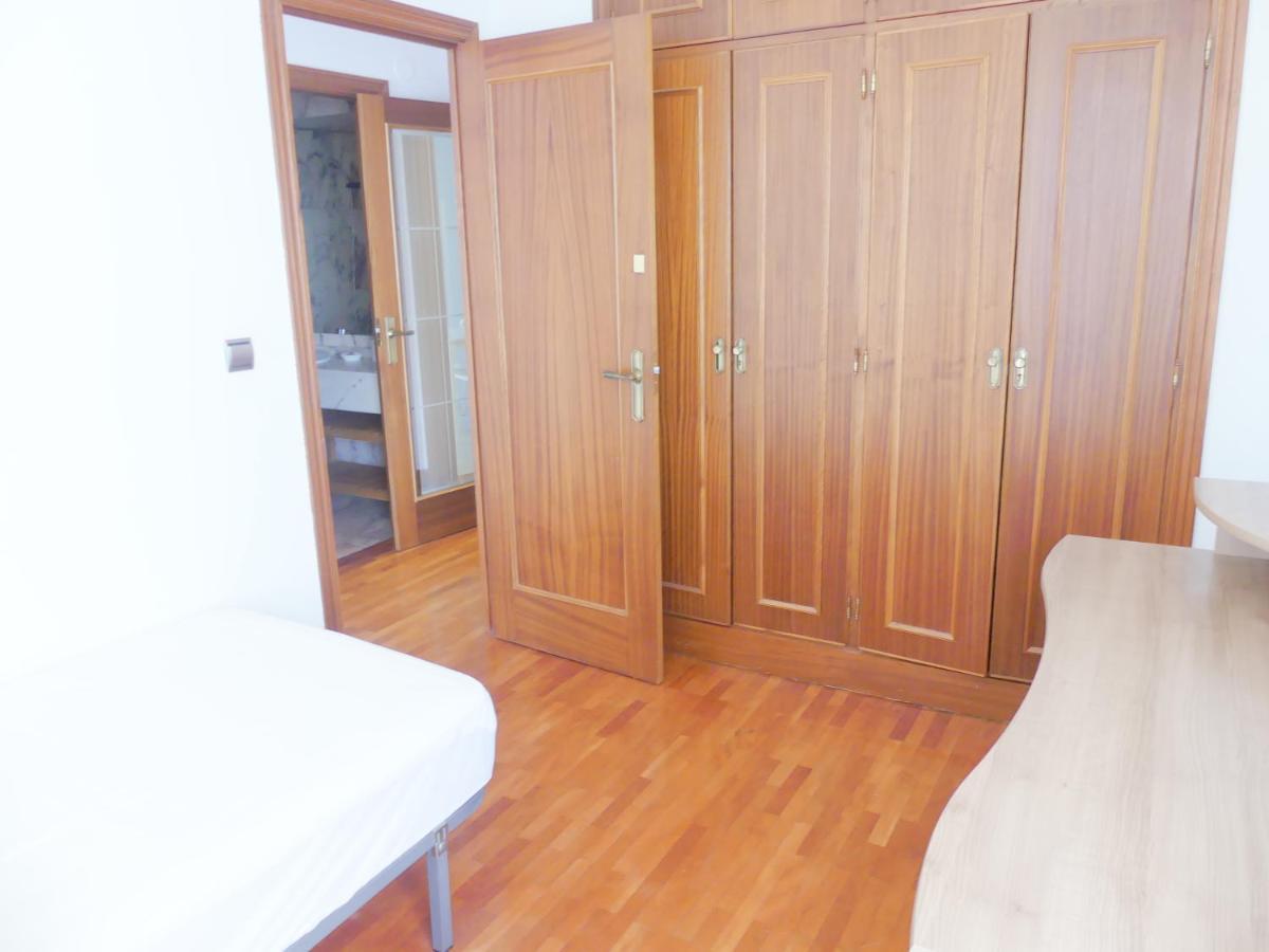 Apartamento Luminoso, Funcional Y Amplio En Zona Hospitalaria Pamplona Kültér fotó